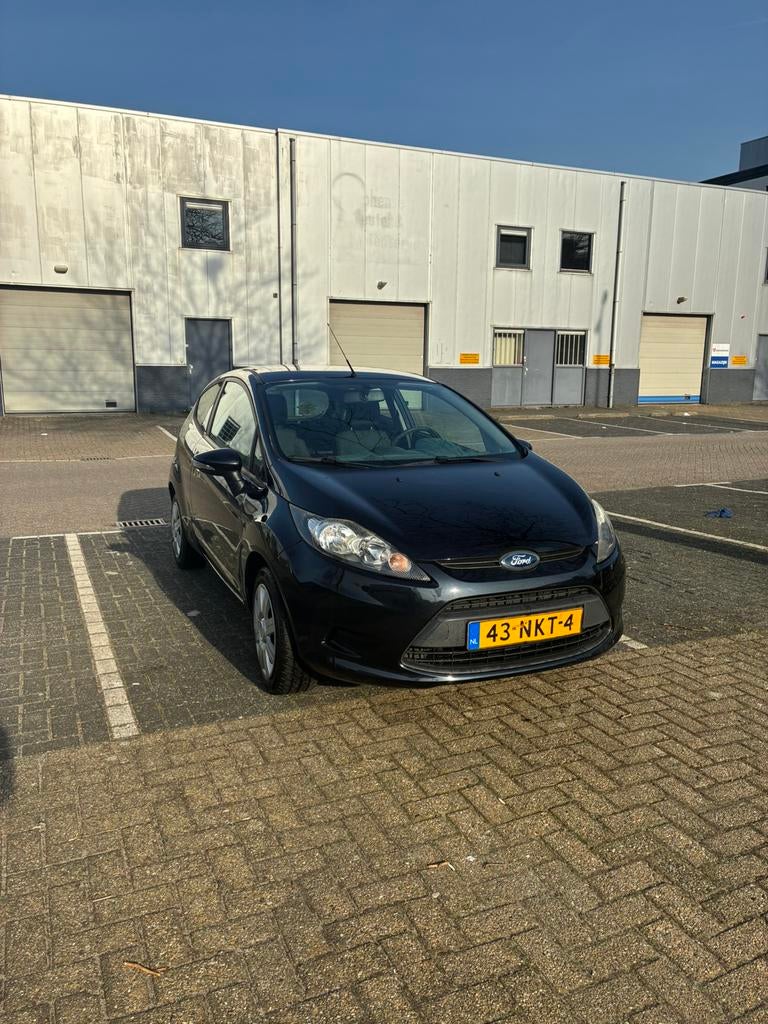 Ford Fiësta 1.25 NW APK en Beurt! 44KW 3DR 2010 Zwart, Auto's, Voorwielaandrijving, 4 cilinders, Zwart, Origineel Nederlands