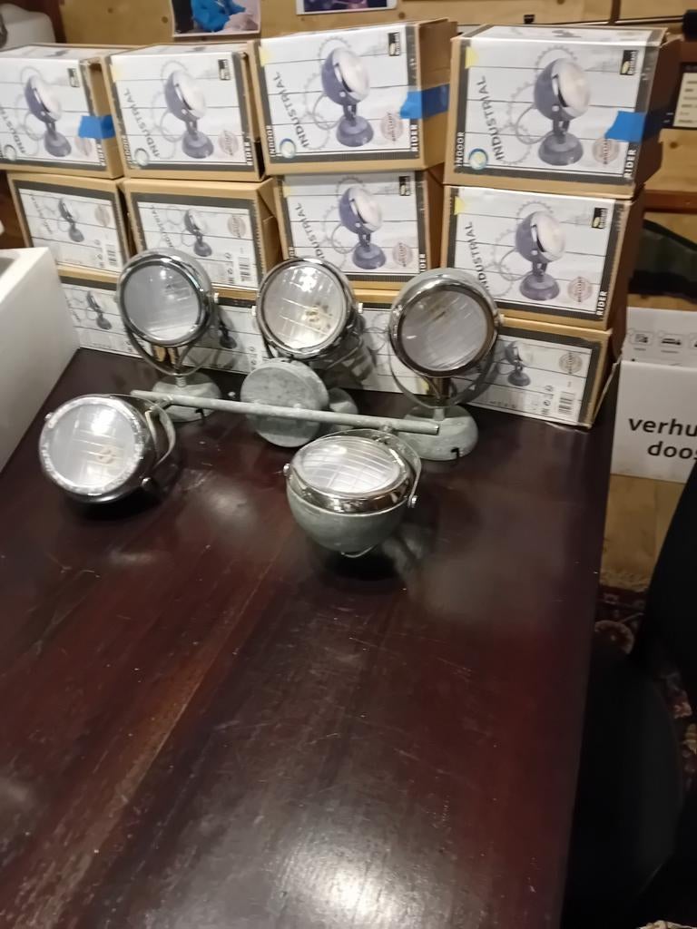 Te koop spotjes, Ophalen