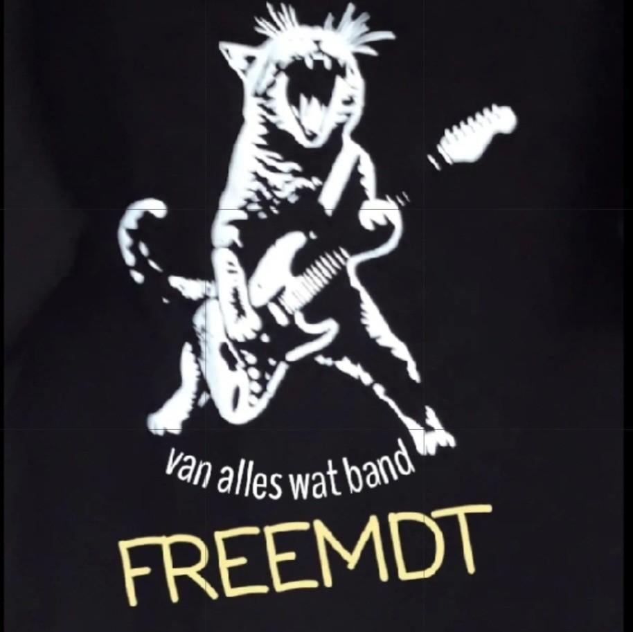 band zoekt 2de gitarist of toetsenist erbij.