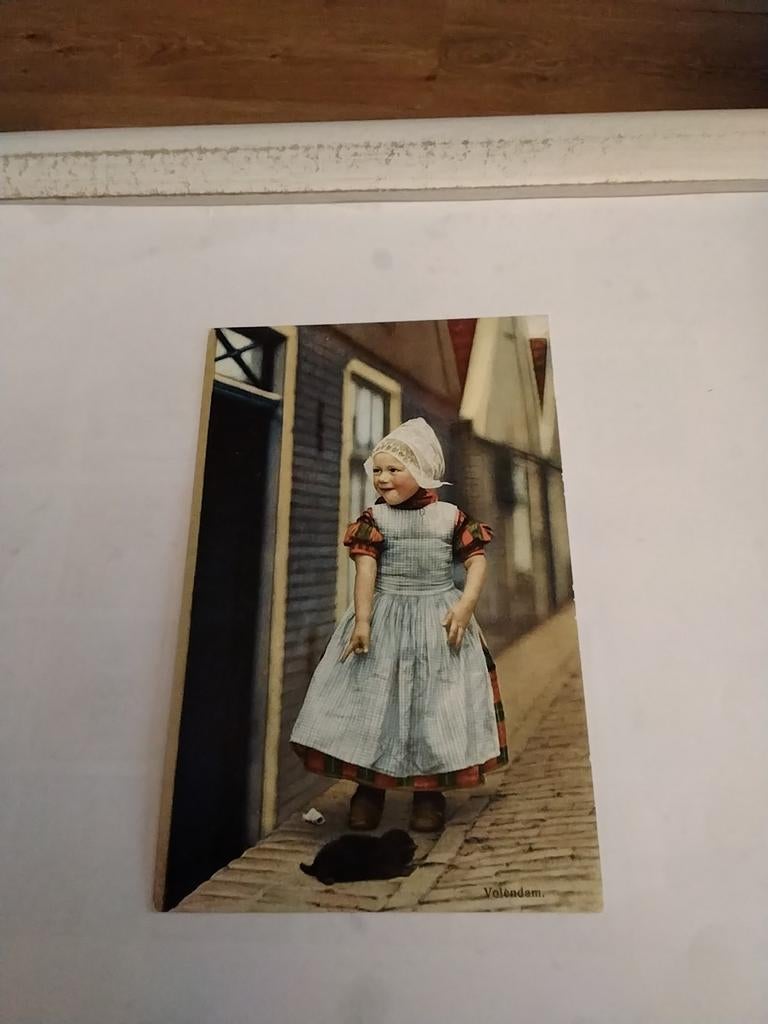 VOLENDAM. MEISJE IN KLEDERDRACHT, Ophalen of Verzenden, Voor 1920, Noord-Holland