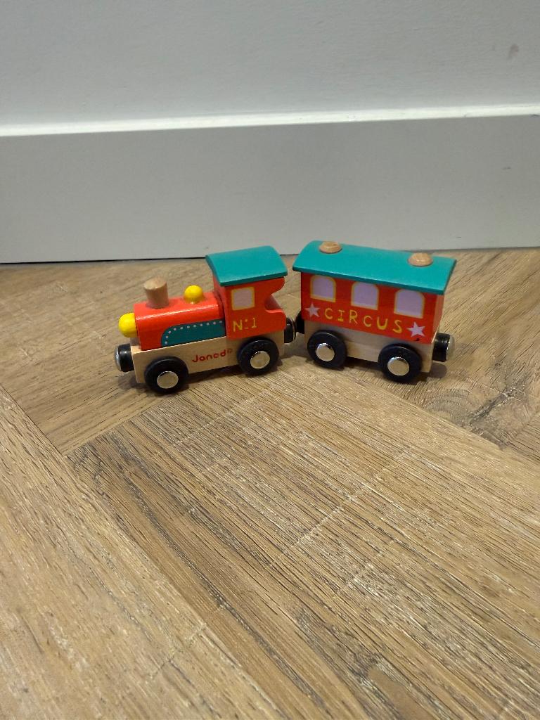 Heel goed rood Janod houten circus trein set JU8588 locomoti, Ophalen of Verzenden, Zo goed als nieuw