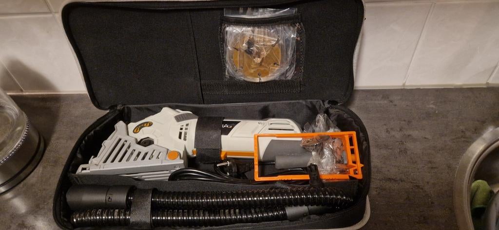 Batavia 7060765 MadMaxx 600W cirkelzaag met verstekvoet, Ophalen