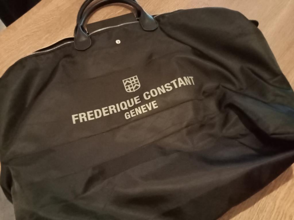 Dames Weekend Tas Nieuw Horloge Merk Frequentie Constant, 30 cm of meer, Zwart, Nieuw, Ophalen of Verzenden