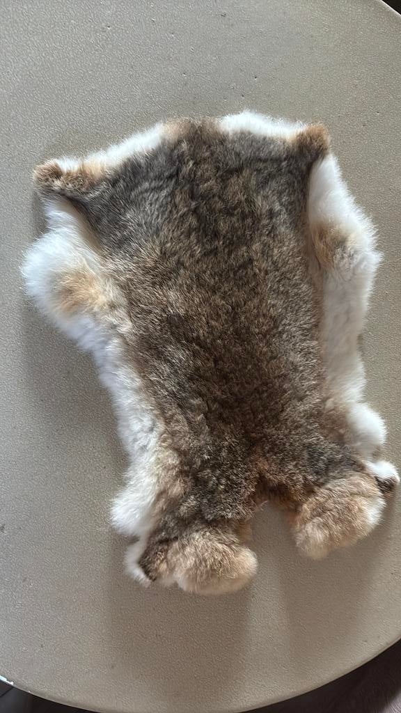 Mooi konijnen vacht kleedje, Ophalen, Zo goed als nieuw