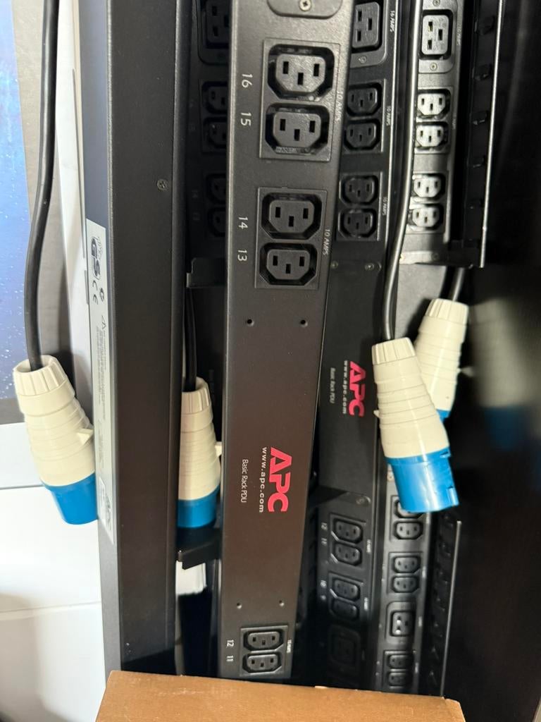 Stekkerblok - APC basic rack PDU- AP7551, Ophalen, APC, Zo goed als nieuw, X
