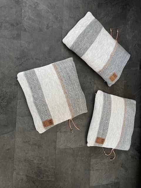 3 Sierkussens Knit Factory, Ophalen, Gebruikt, Grijs, Vierkant