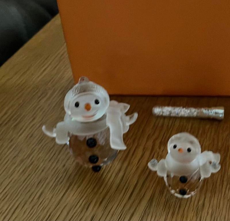 Te koop swarovski sneeuw mannetje met kindje, Ophalen of Verzenden, Zo goed als nieuw