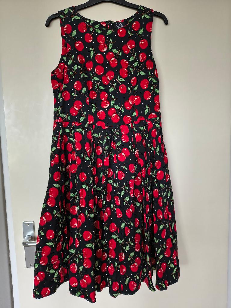 Swingdress/jurk Dolly & Dotty cherries/kersen, Zwart, Ophalen of Verzenden, Zo goed als nieuw, Onder de knie