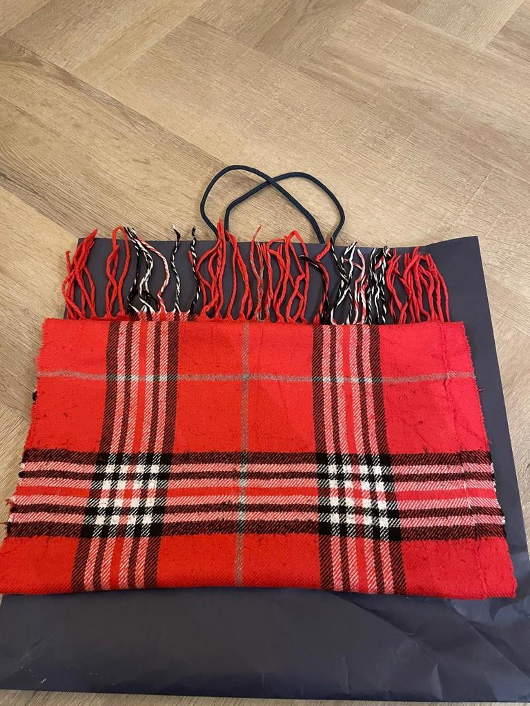 Burberry Rode Sjaal - Lekker Warm!, Kleding | Heren, Ophalen of Verzenden, Zo goed als nieuw, Sjaal
