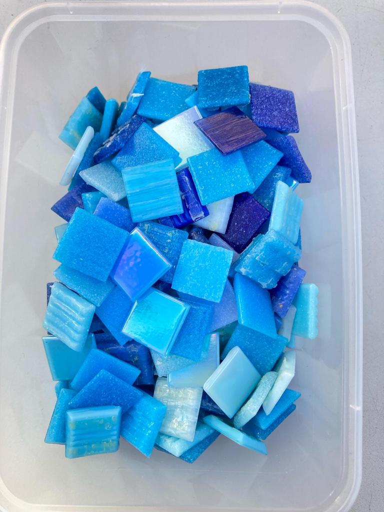 Mozaiek steentjes mix 2 cm luxe zeeblauw 500 gram, Ophalen of Verzenden, Zo goed als nieuw