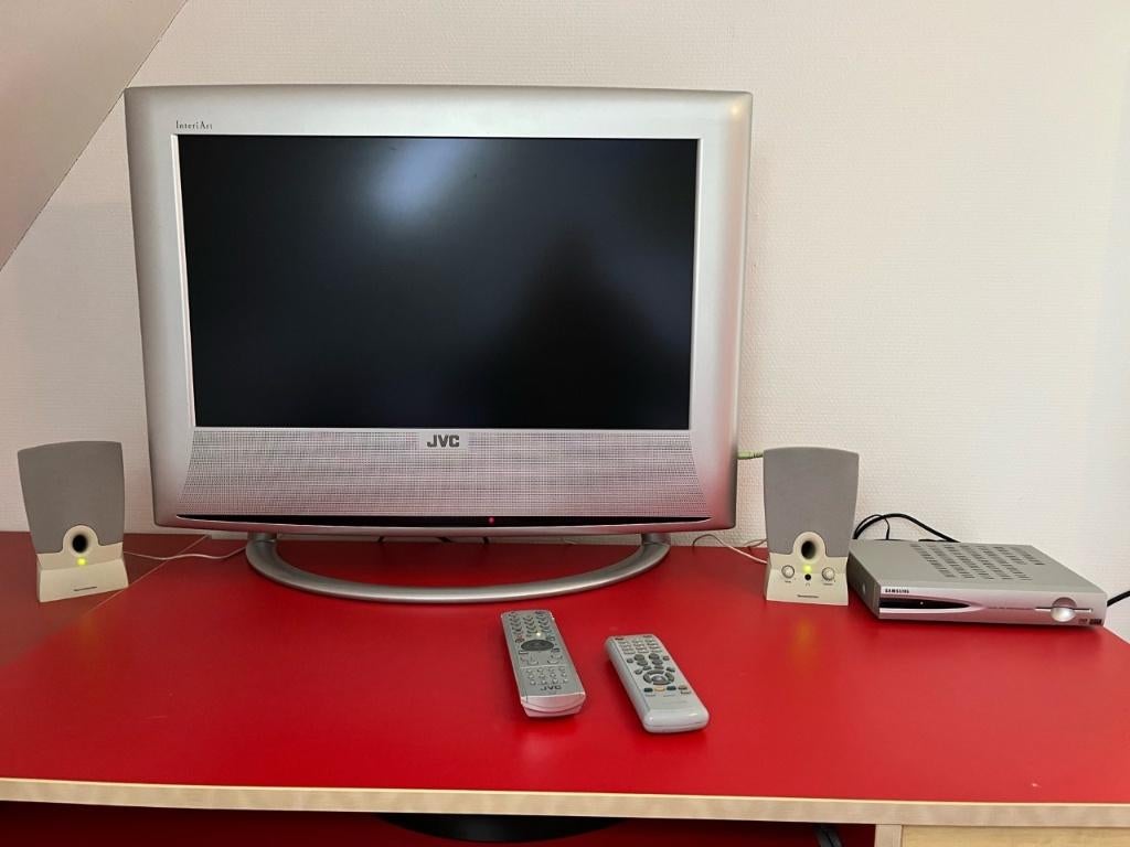 JVC LCD TV 26 inch + Samsung Ziggo en DVD speler scart, Gebruikt, 50 Hz, HD Ready (720p), 60 tot 80 cm