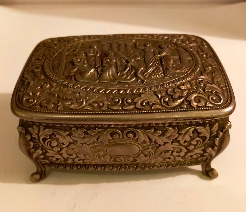 Sieraden doosje van metaal. Met Griekse afbeelding., Antiek en Kunst, Antiek | Goud en Zilver, Ophalen of Verzenden