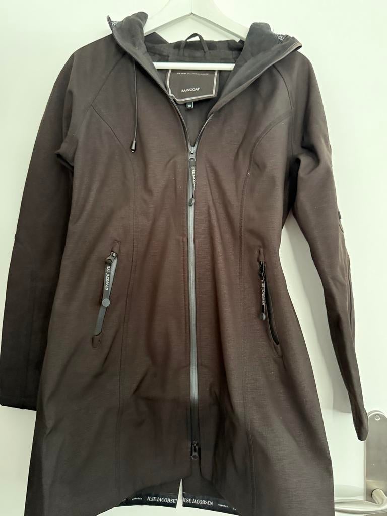 Ilse Jacobsen Regenjas - Maat 36 - Zwart nieuw, Ophalen of Verzenden, Zo goed als nieuw, Maat 38/40 (M), Zwart