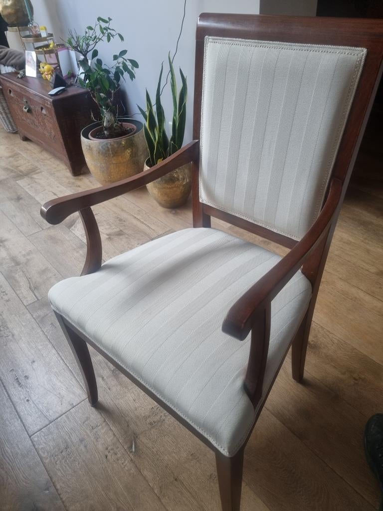 4 mooie Elegante stoelen 2 zonder en 2 met armleuningen, Huis en Inrichting, Stoelen, Ophalen, Bruin, Klassiek, Zo goed als nieuw