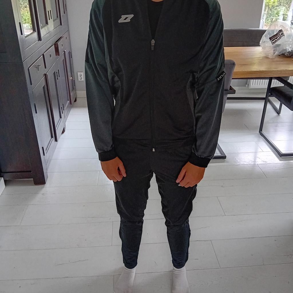 Trainingspak Zina (147-158cm), Maat XS of kleiner, Ophalen of Verzenden, Nieuw, Trainingspak