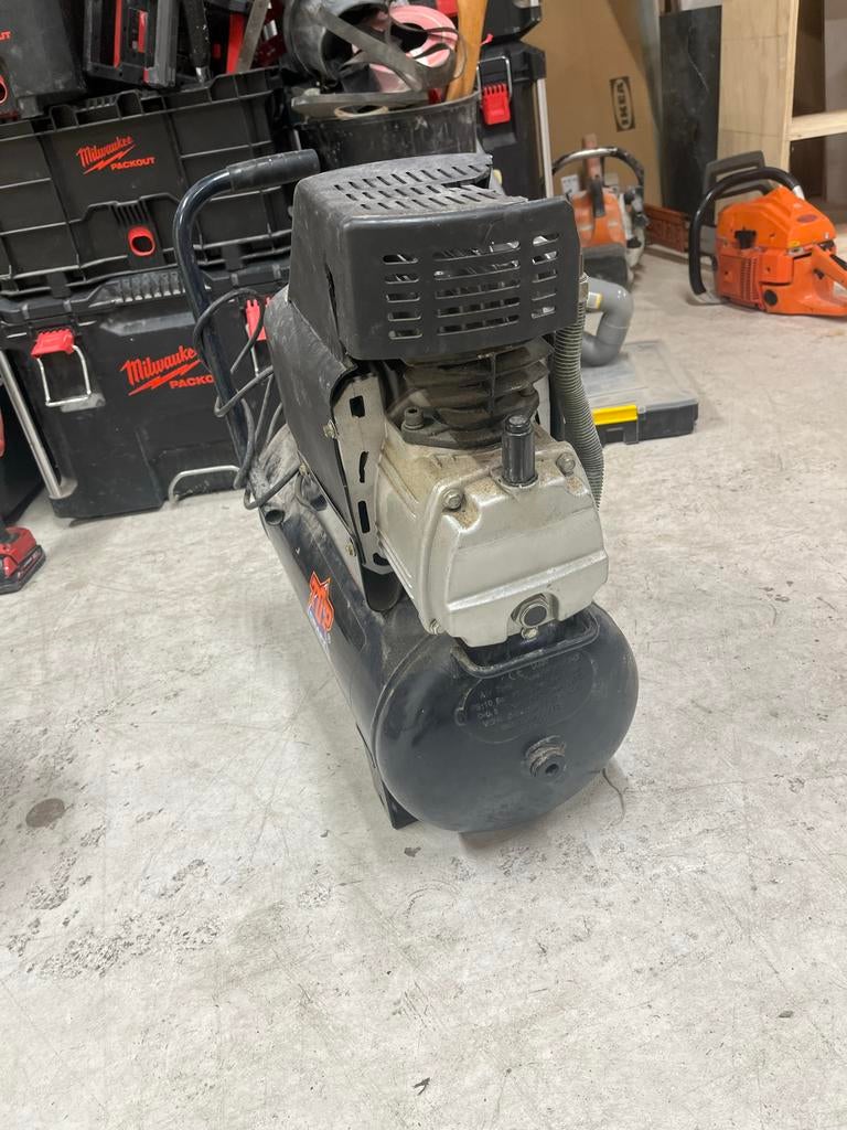 Compressor - Gebruikt, Doe-het-zelf en Verbouw, Compressors, Ophalen, Gebruikt, 6 tot 10 bar, Minder dan 200 liter/min