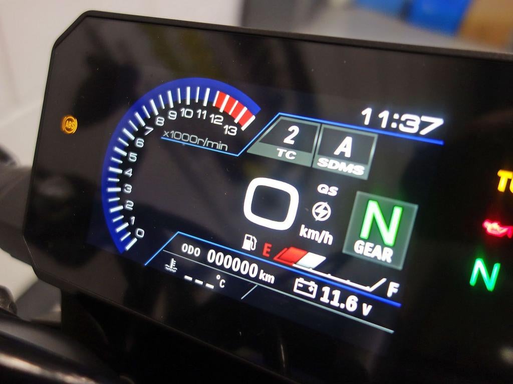 SUZUKI GSX-S 1000 (bj 2026) - foto 3