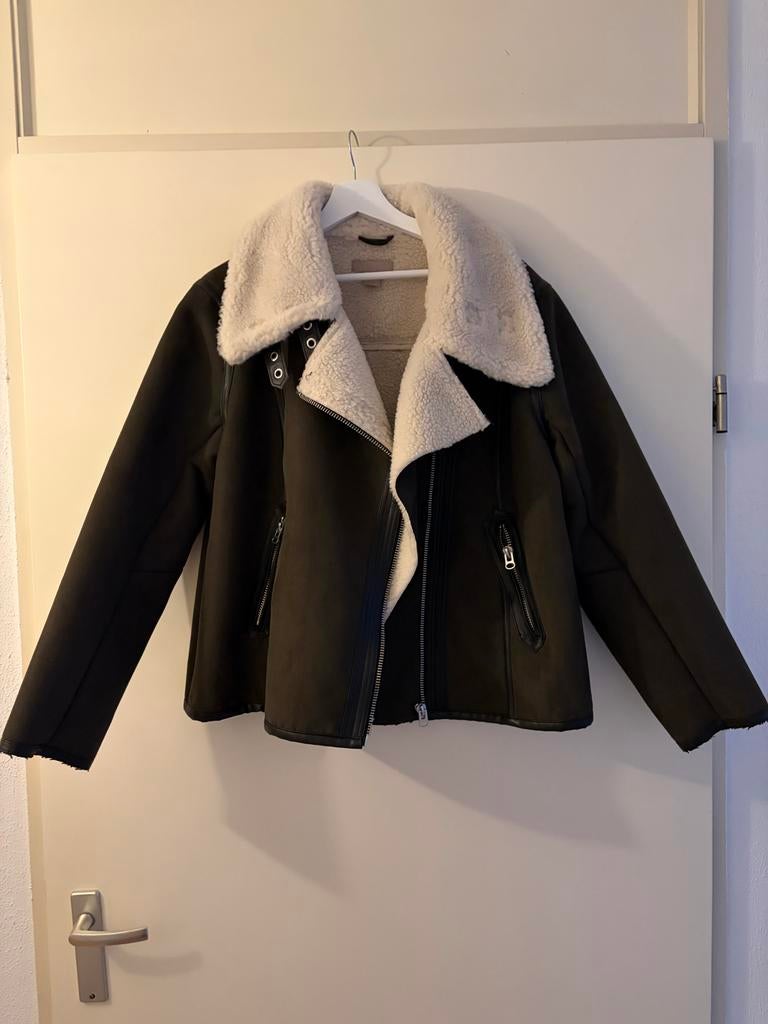 H&M teddy look korte jas, Kleding | Dames, Maat 38/40 (M), Zwart, Ophalen of Verzenden, Zo goed als nieuw