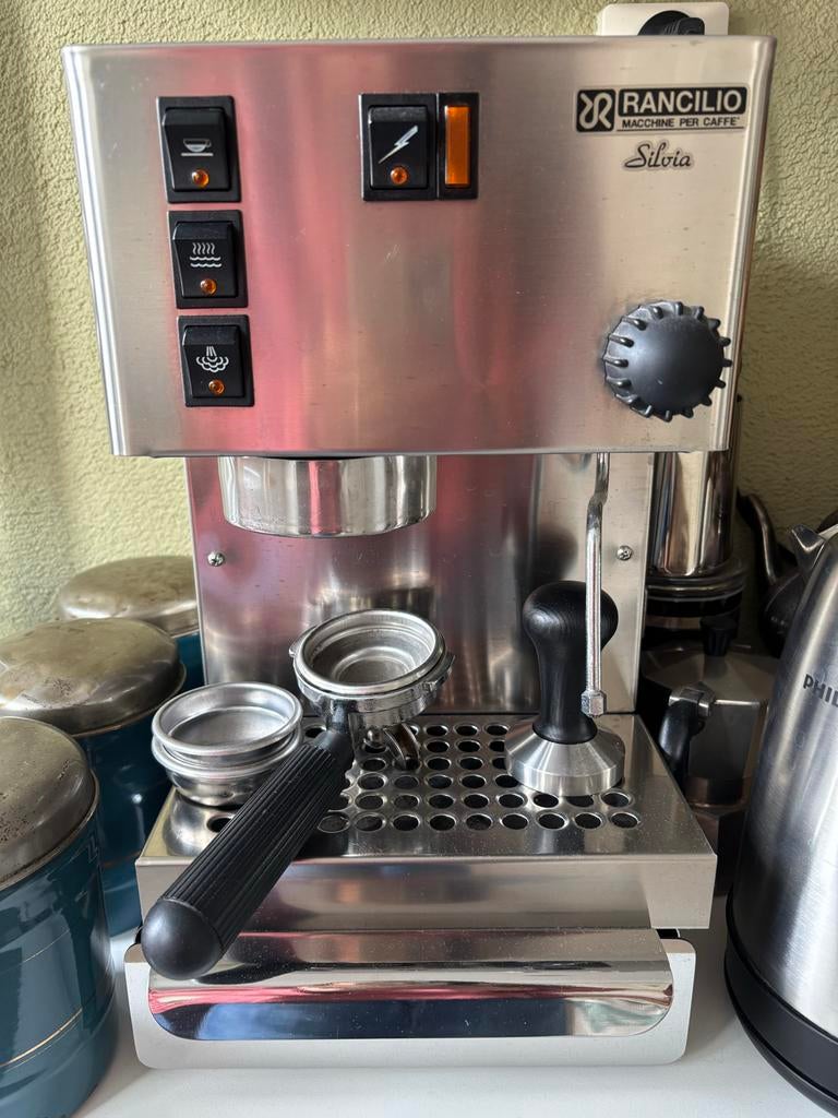 Rancilio Silvia Espressomachine + accessoires, Witgoed en Apparatuur, Koffiezetapparaten, Gebruikt, Espresso apparaat, Gemalen koffie