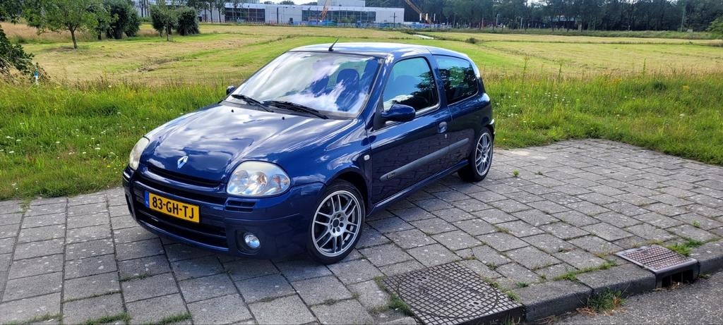 Renault Clio sport 2.0 16V, Auto's, 1998 cc, Zwart, 4 cilinders, Leder en Stof