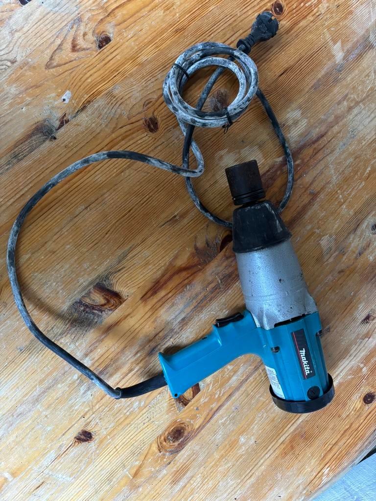 Makita elektrische slagmoersleutel met snoer – gereedschap, Ophalen of Verzenden, Zo goed als nieuw