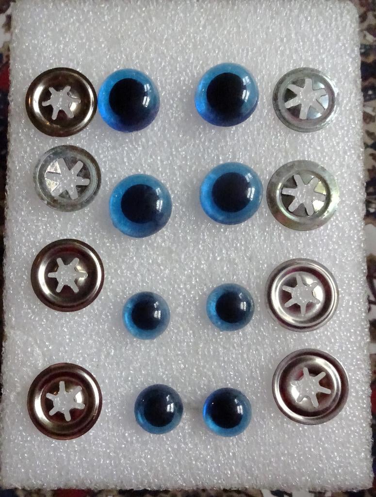 Blauwe Dieren ogen / beren ogen 4 setjes 2 groot 2 kleiner, Verzenden, Zo goed als nieuw, Kunststof, Blauw