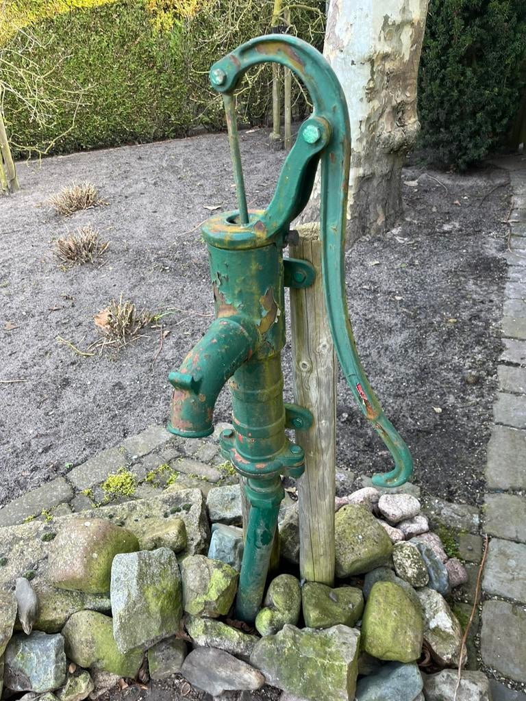 Handbediende gietijzeren waterpomp, Tuin en Terras, Waterpompen, Ophalen, Zo goed als nieuw, Handmatig, Overige typen