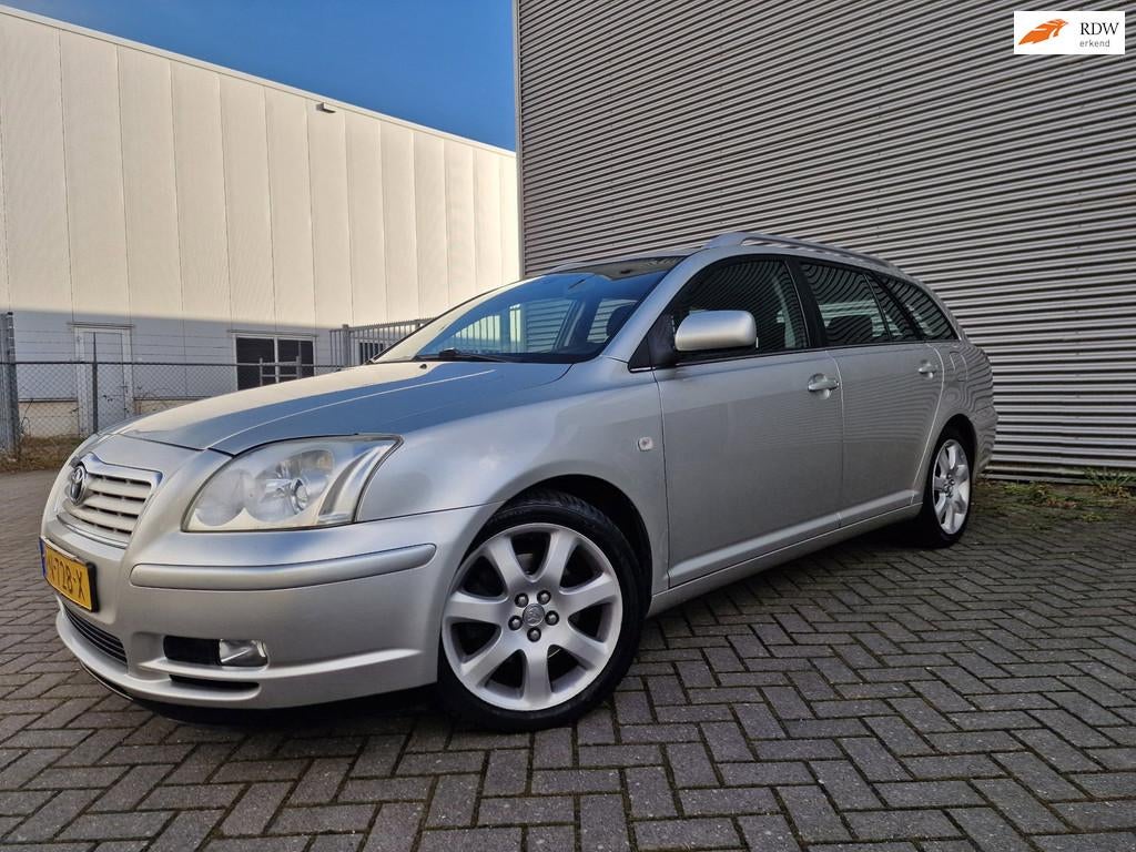 Toyota Avensis Wagon 2.0 VVTi Linea Sol AUT NAVI CRUISE 3 X, 1998 cc, 4 cilinders, 11 km/l, Grijs