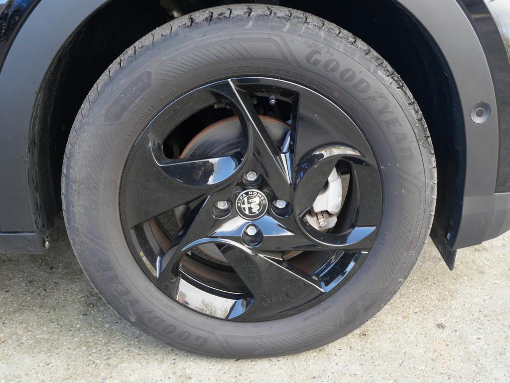 Alfa Romeo Junior 1.2 TURBO HYBRID IBRIDA | A.C.C. | CARPLAY, Stof, 1199 cc, 620 kg, Zwart