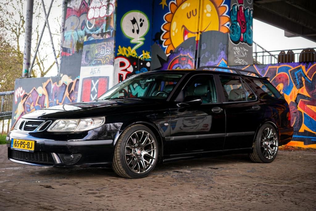 Saab 9-5 2.3 Turbo Aero Estate AUT 2004 Zwart, Auto's, Saab, 1800 kg, 4 cilinders, 2290 cc, Zwart