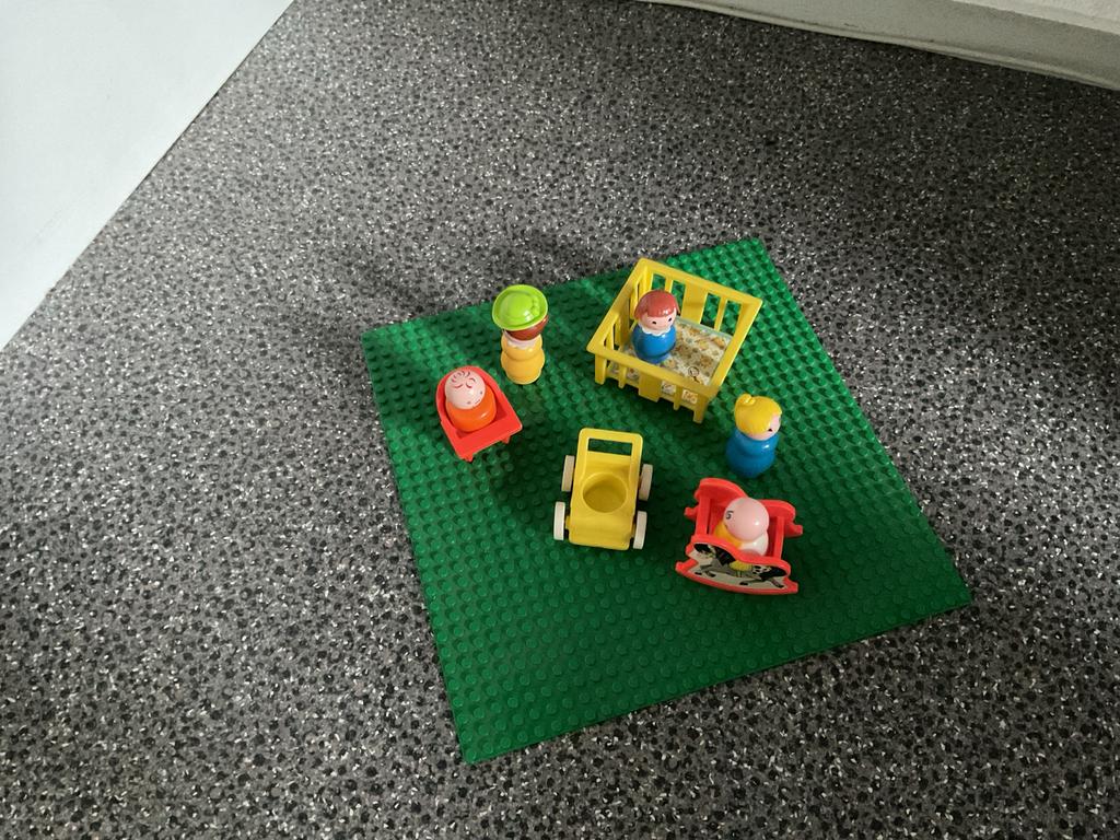 Playmobiel speelset met grondplaat en figuren, Ophalen of Verzenden, Gebruikt, Speelset