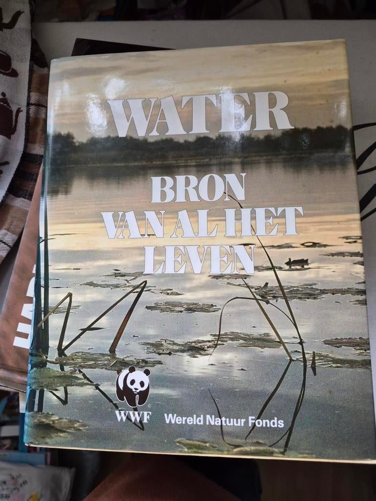 Water: Bron van al het leven - WWF Wereld Natuur Fonds, Boeken, Natuur, Ophalen of Verzenden, Zo goed als nieuw, Natuur algemeen
