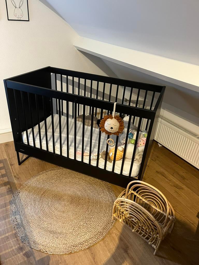 Ledikant kidsmill modular zwart., Ophalen of Verzenden, Zo goed als nieuw, Ledikant