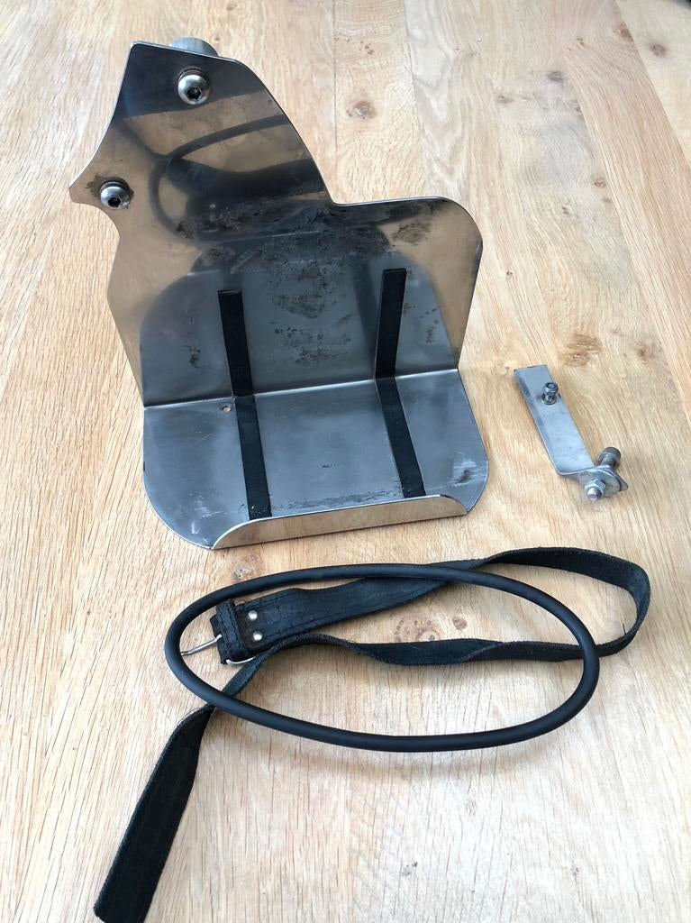 RVS 5 liter jerrycan houder voor Suzuki C 1500., Motoren, Ophalen, Gebruikt