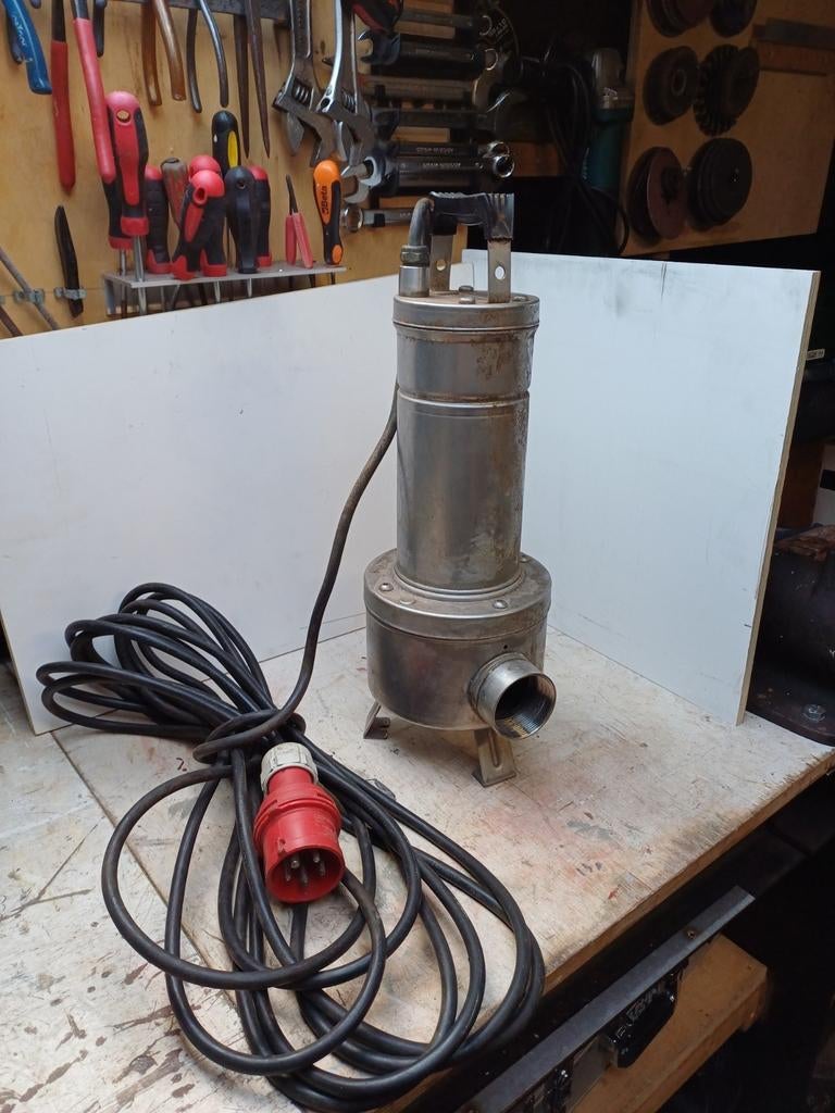 Krachtstroom Dompelpomp, Ophalen