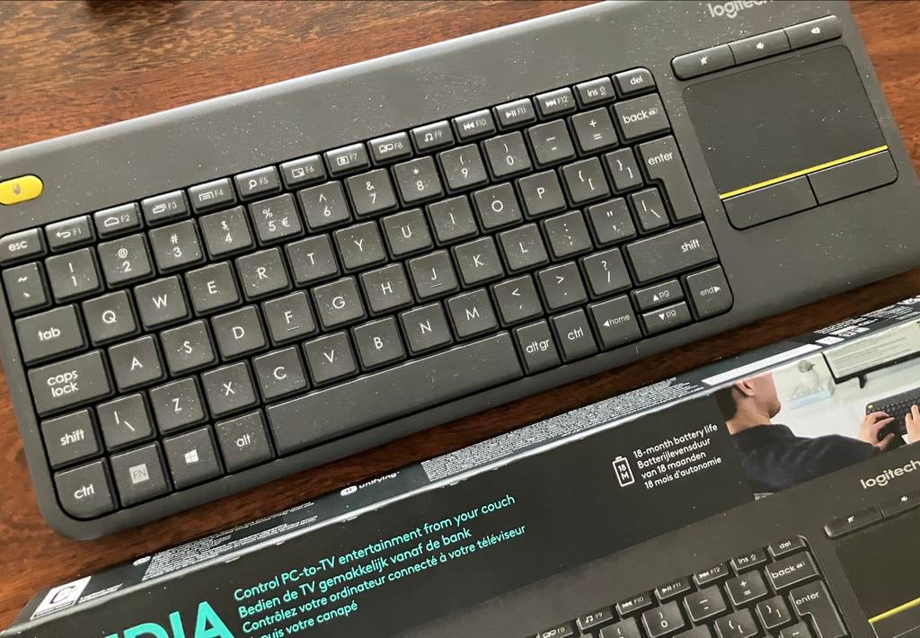 Logitech K400 Plus draadloos toetsenbord met touchpad, Computers en Software, Toetsenborden, Multimediatoetsen, Nieuw, Ophalen of Verzenden