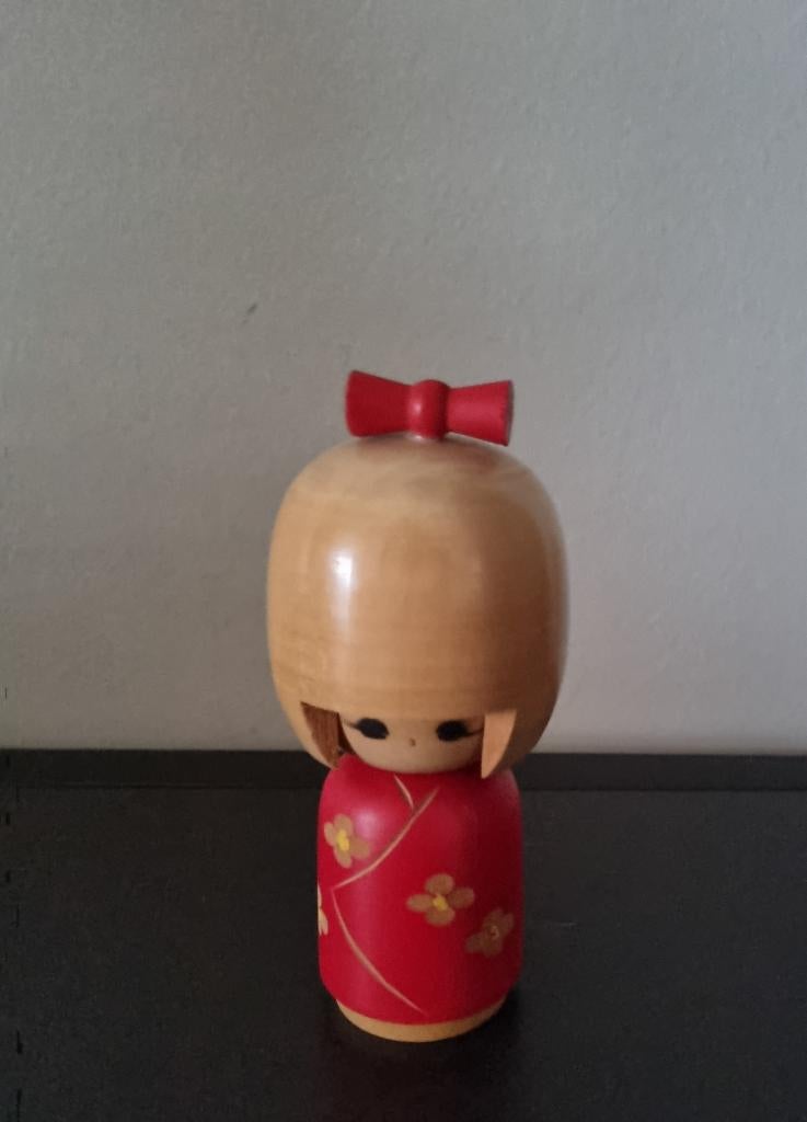 Leuke kokeshi van Miyakawa Kunio (1933-), Verzenden