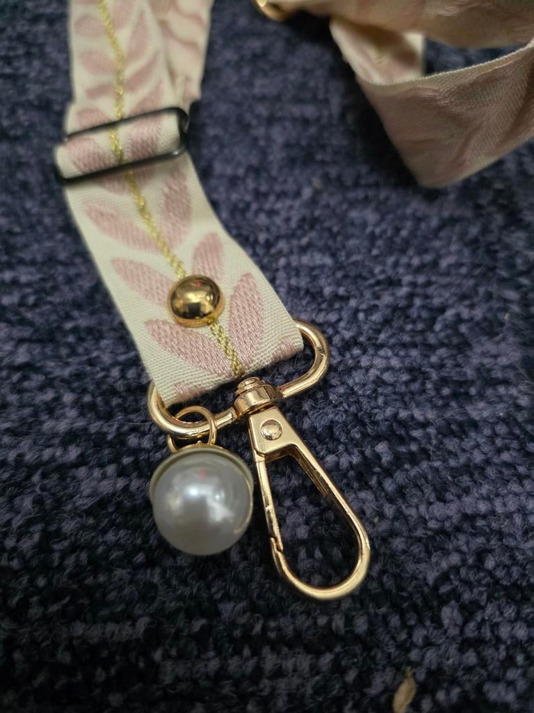 Telefoonkoord met gouden details en parel, Ophalen of Verzenden, Nieuw, Telefoonhanger of Accessoire, Overige merken