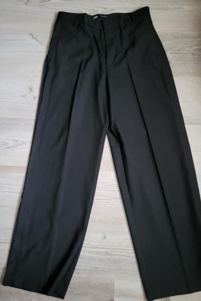 Zwarte pantalon met split onderaan de pijp, maat M van Zara, Ophalen of Verzenden, Zo goed als nieuw, Zwart, Lang