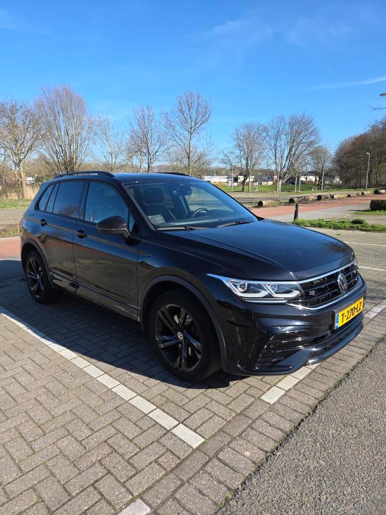 Volkswagen Tiguan R-Line Business+ eHybrid 245pk DSG Pano, Auto's, Volkswagen, Automaat, 1716 kg, Zwart, 4 cilinders