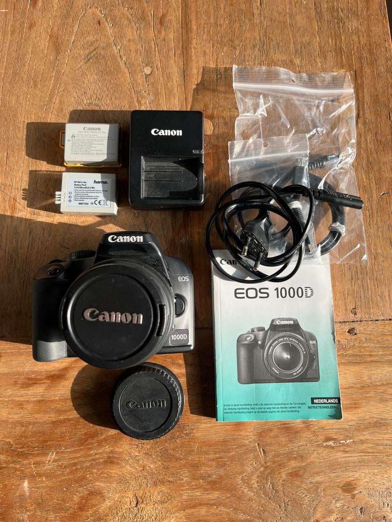 Canon EOS 1000D + 18-55mm lens + 2 accu’s + tas, Ophalen, Gebruikt, Spiegelreflex, Canon