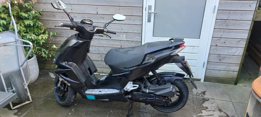 Peugeot Speedfight 4 - Zwart, Goed Onderhouden Scooter, Fietsen en Brommers, Scooters | Peugeot, Ophalen, Tweetakt, Gebruikt, Maximaal 45 km/u