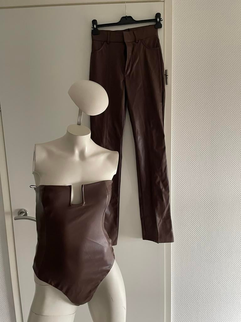 Zara lederlook body met bijpassende broek xs nieuw, Kleding | Dames, Bruin, Ophalen of Verzenden, Zo goed als nieuw, Maat 34 (XS) of kleiner