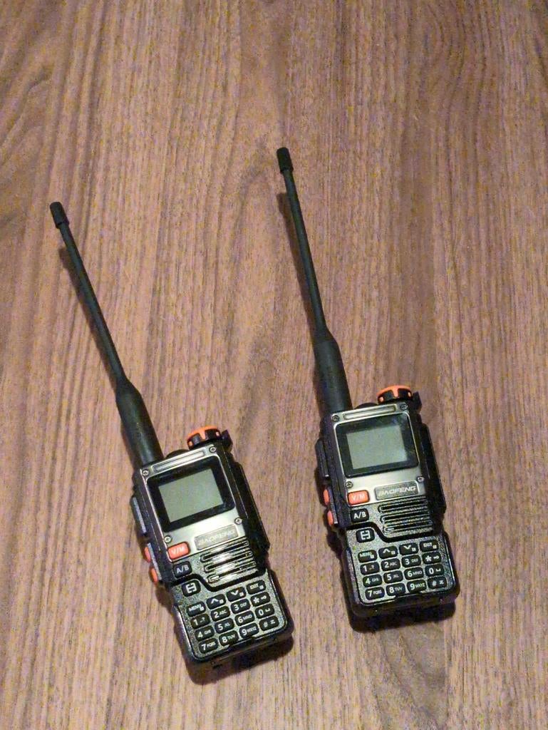 2x Baofeng UV-K61 UHF/VHF Portofoon Set, Telecommunicatie, Portofoons en Walkie-talkies, Gebruikt, Ophalen of Verzenden, Portofoon of Walkie-talkie