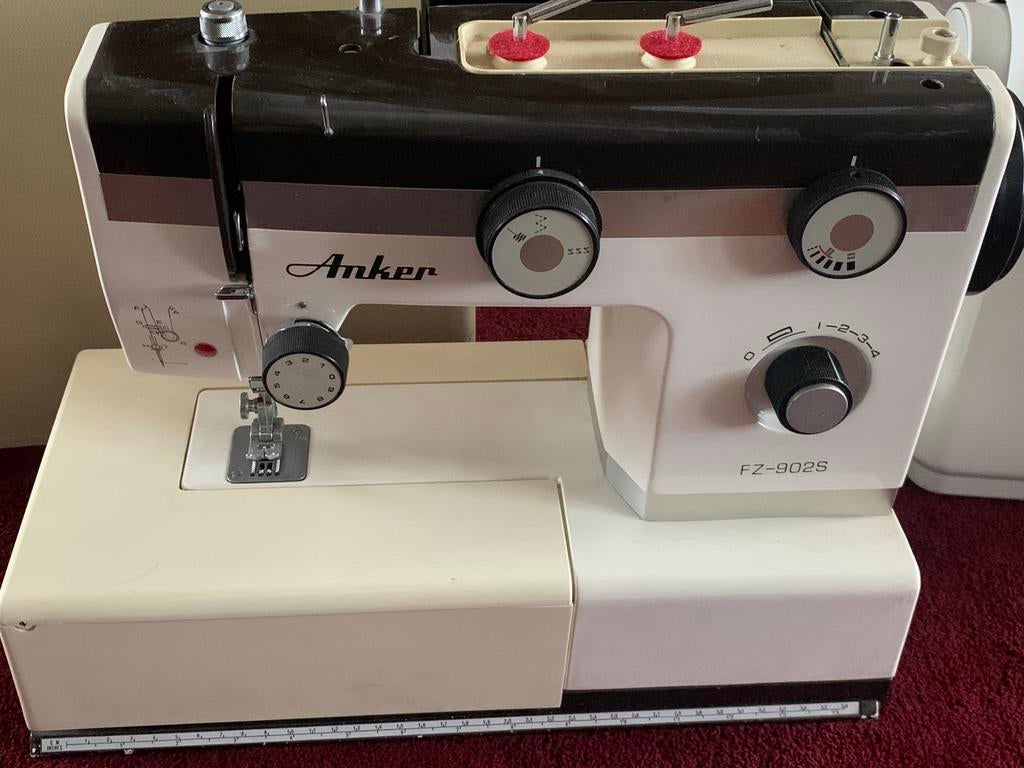 2 naaimachines, Hobby en Vrije tijd, Naaimachines en Toebehoren, Ophalen, Gebruikt, Lockmachine, Overige merken