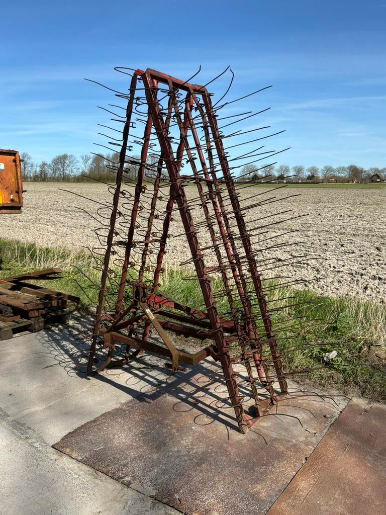 Wieteg _ lely, kantelaar, regenboom en heftruck banden, Zakelijke goederen, Ophalen, Grondbewerking