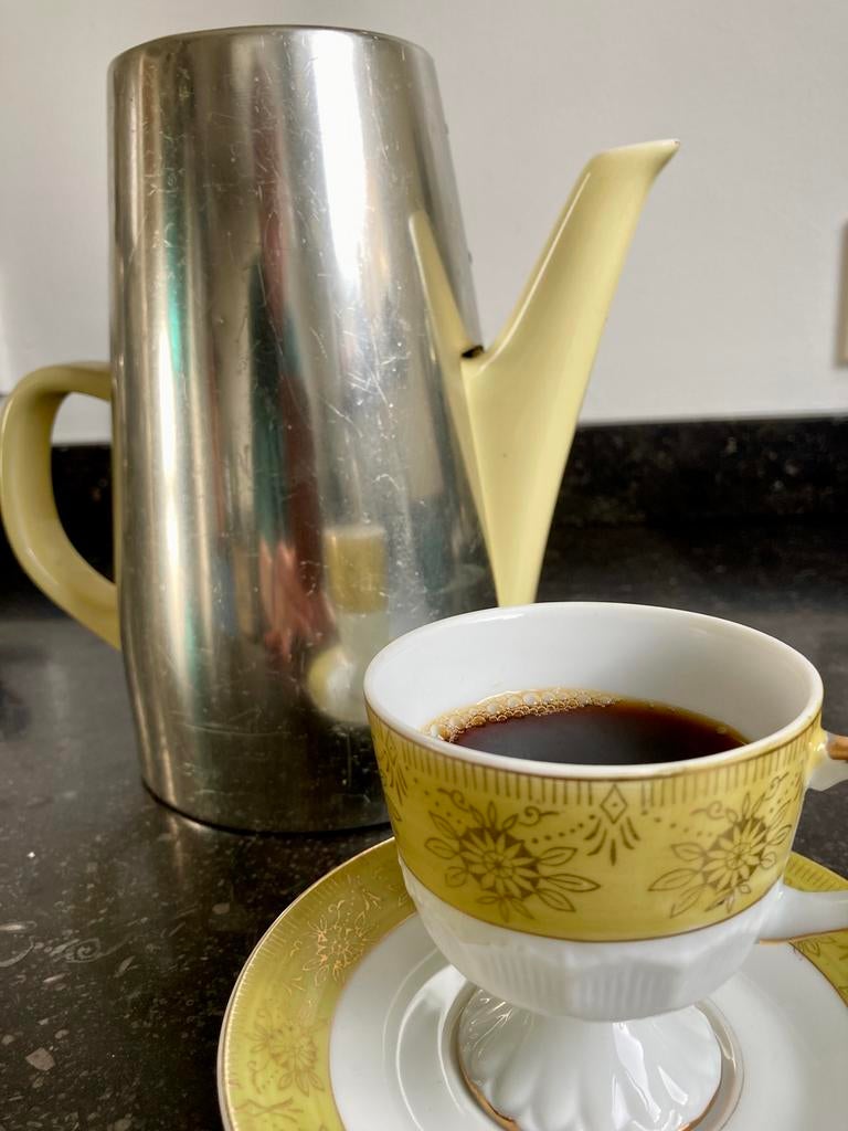 Vintage jaren ’50 gele koffiepot met warmhoud dekmantel, Ophalen of Verzenden, Gebruikt