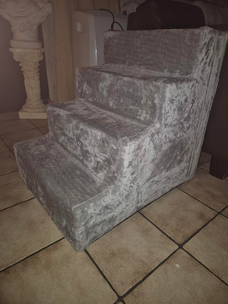 Stevige  nieuwe hondentrap, Dieren en Toebehoren, Ophalen of Verzenden, Nieuw