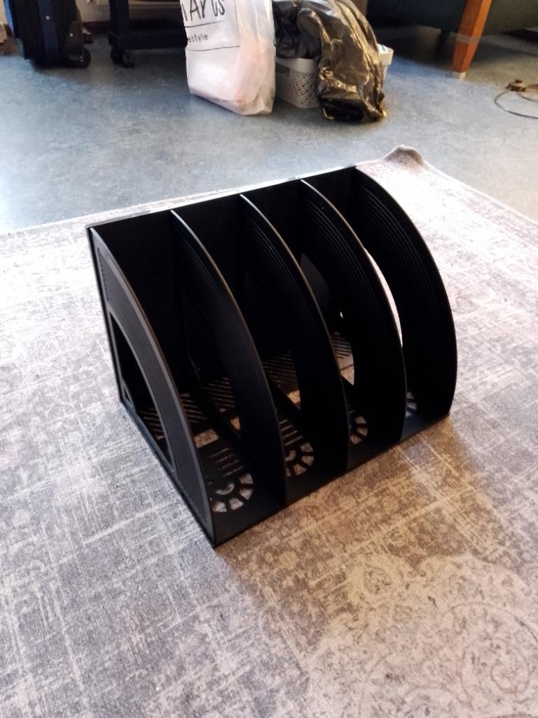 Zwarte boekenstandaard, Huis en Inrichting, Woonaccessoires | Wandplanken en Boekenplanken, Ophalen, Zo goed als nieuw