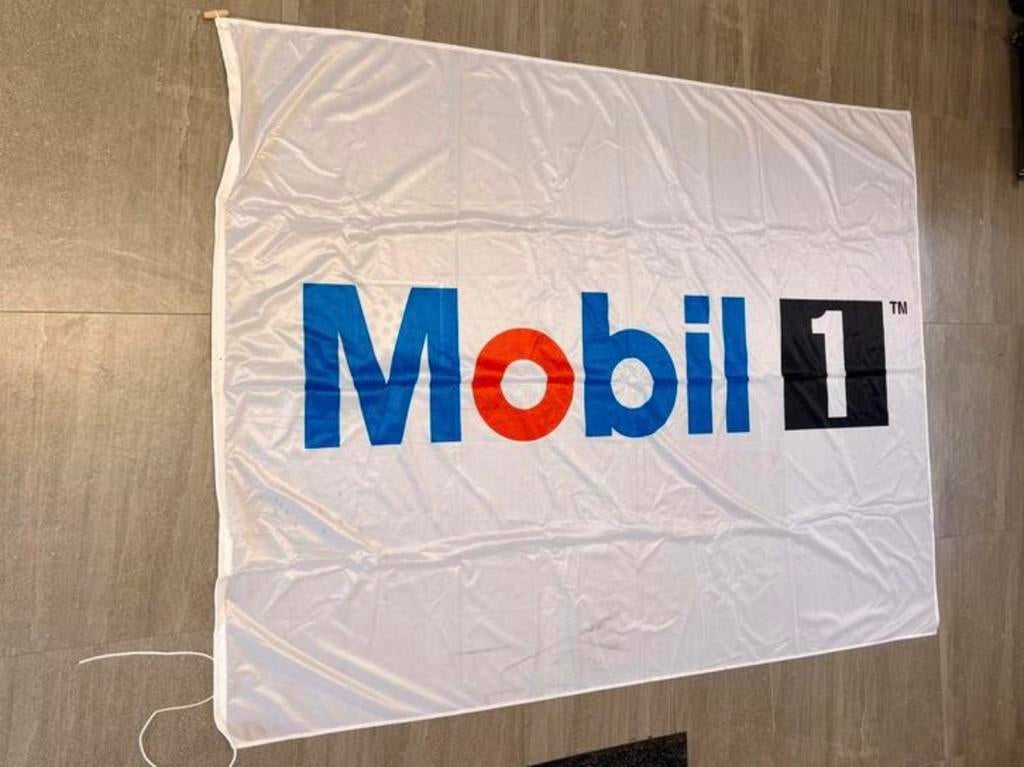 Vlag 195x145cm Mobil 1, Ophalen of Verzenden, Zo goed als nieuw, Reclamebord